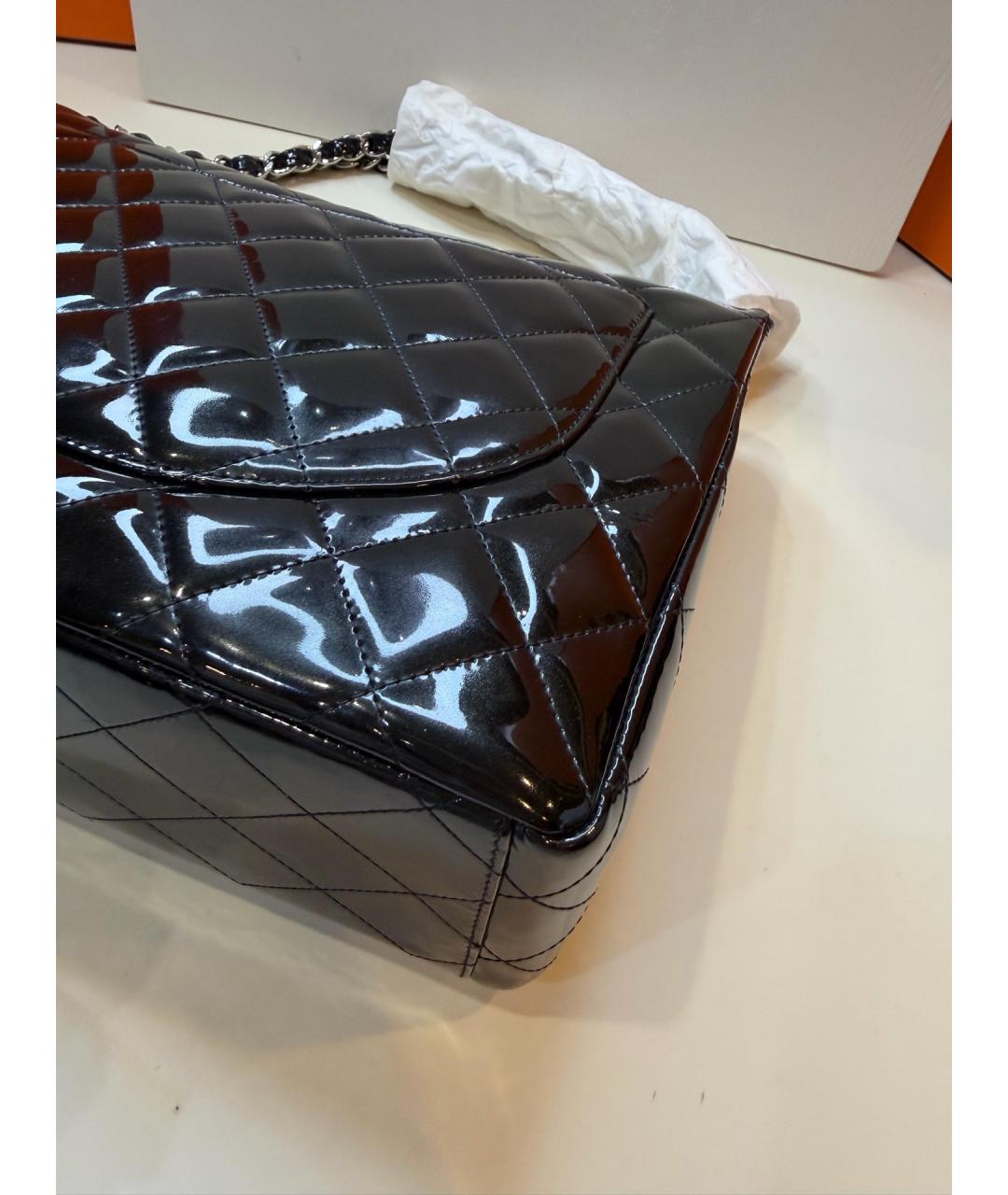 CHANEL Черная сумка через плечо из лакированной кожи, фото 7