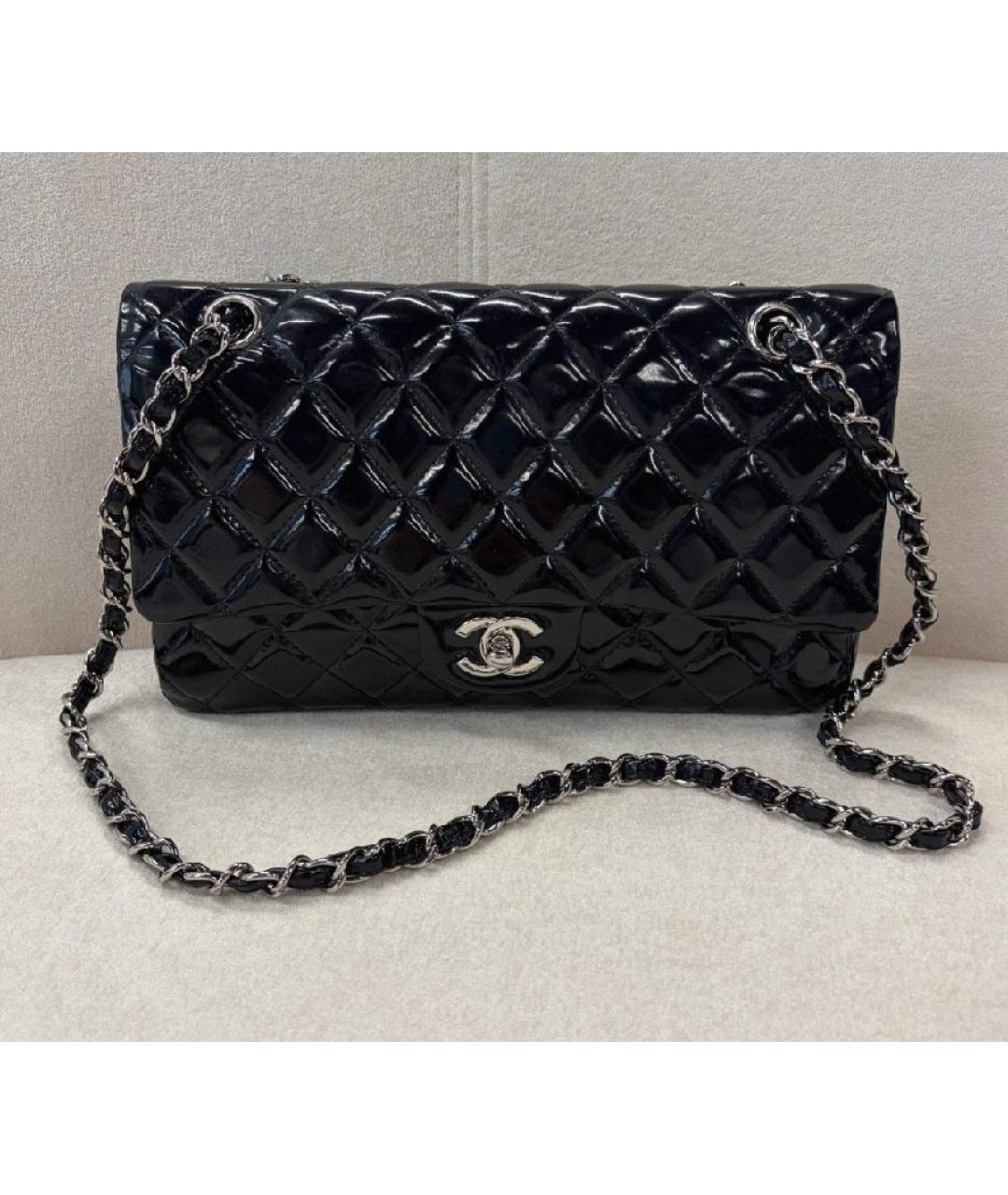 CHANEL Черная сумка через плечо из лакированной кожи, фото 5