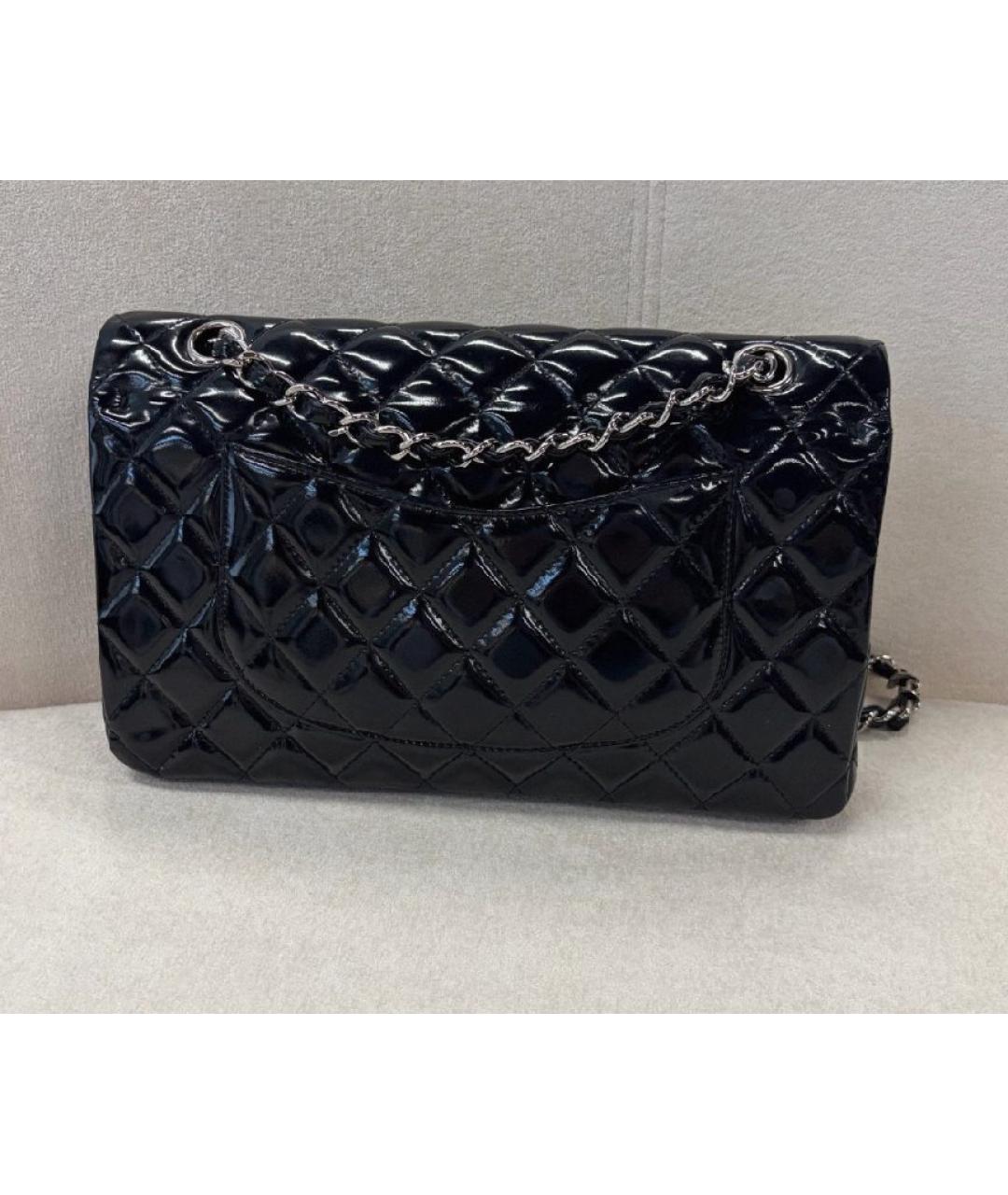 CHANEL Черная сумка через плечо из лакированной кожи, фото 4