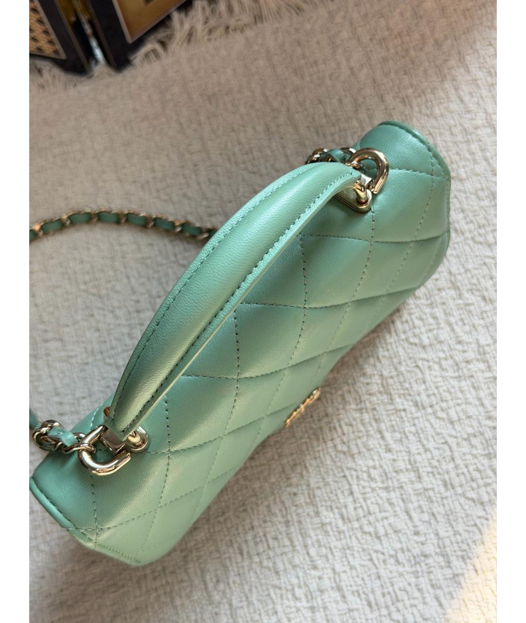 CHANEL Зеленая кожаная сумка с короткими ручками, фото 3