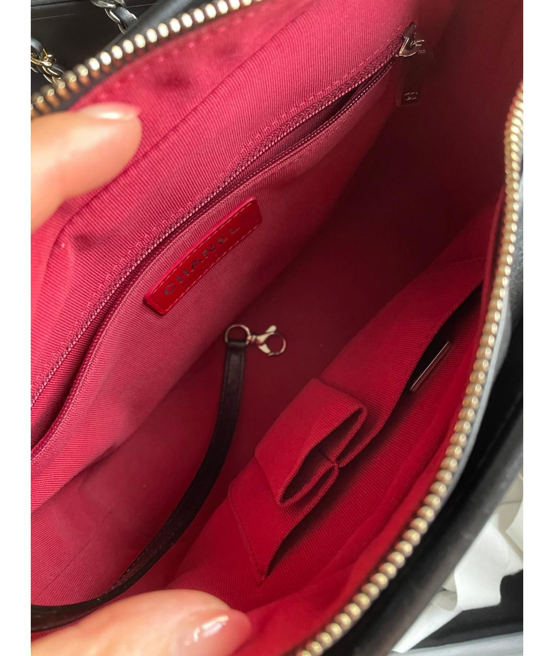 CHANEL Черная кожаная сумка через плечо, фото 6