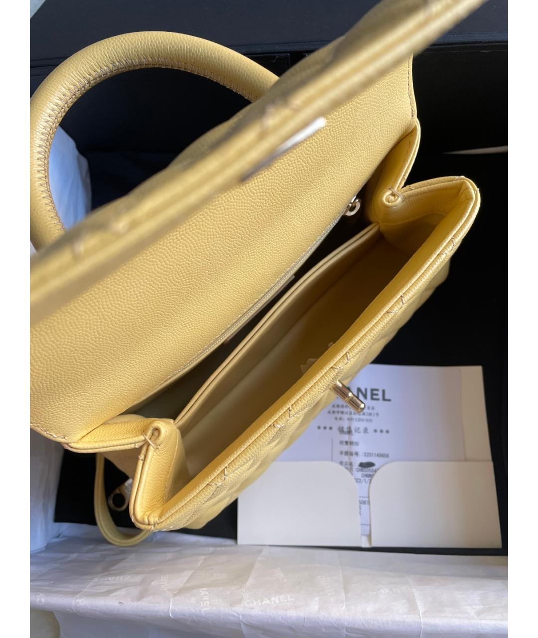 CHANEL Желтая кожаная сумка с короткими ручками, фото 6
