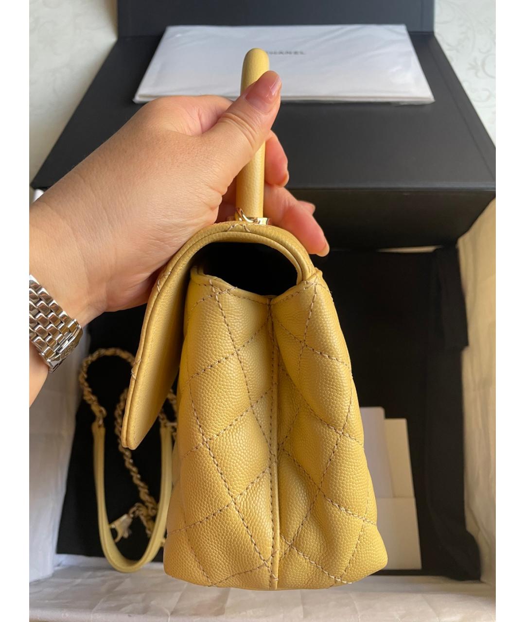 CHANEL Желтая кожаная сумка с короткими ручками, фото 4