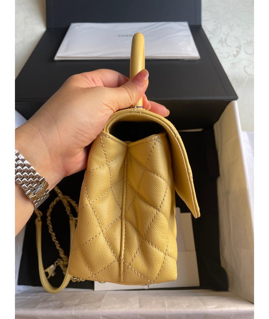 CHANEL Желтая кожаная сумка с короткими ручками, фото 5