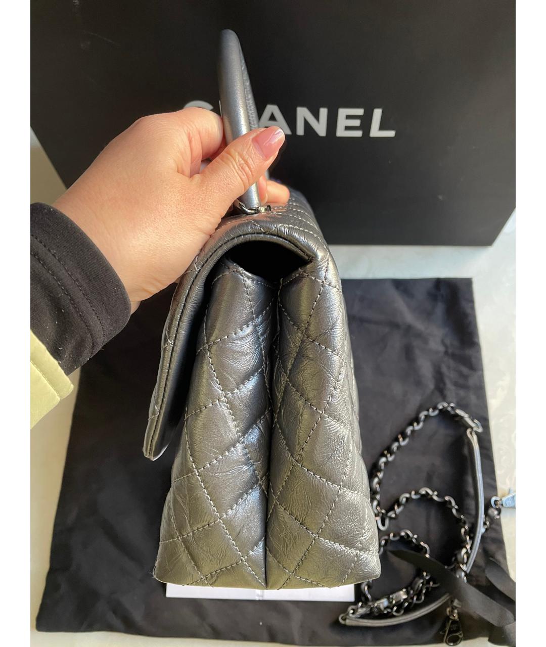 CHANEL Серая кожаная сумка с короткими ручками, фото 4