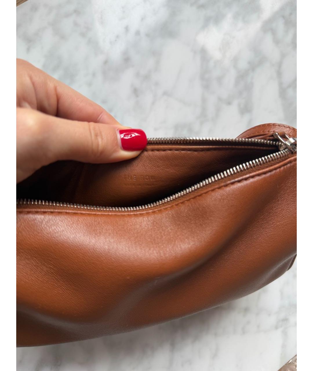 THE ROW Коричневая кожаная сумка с короткими ручками, фото 6