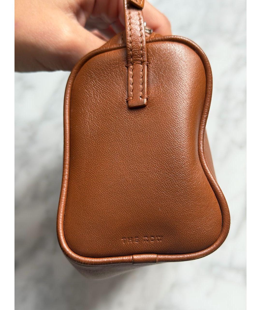 THE ROW Коричневая кожаная сумка с короткими ручками, фото 3