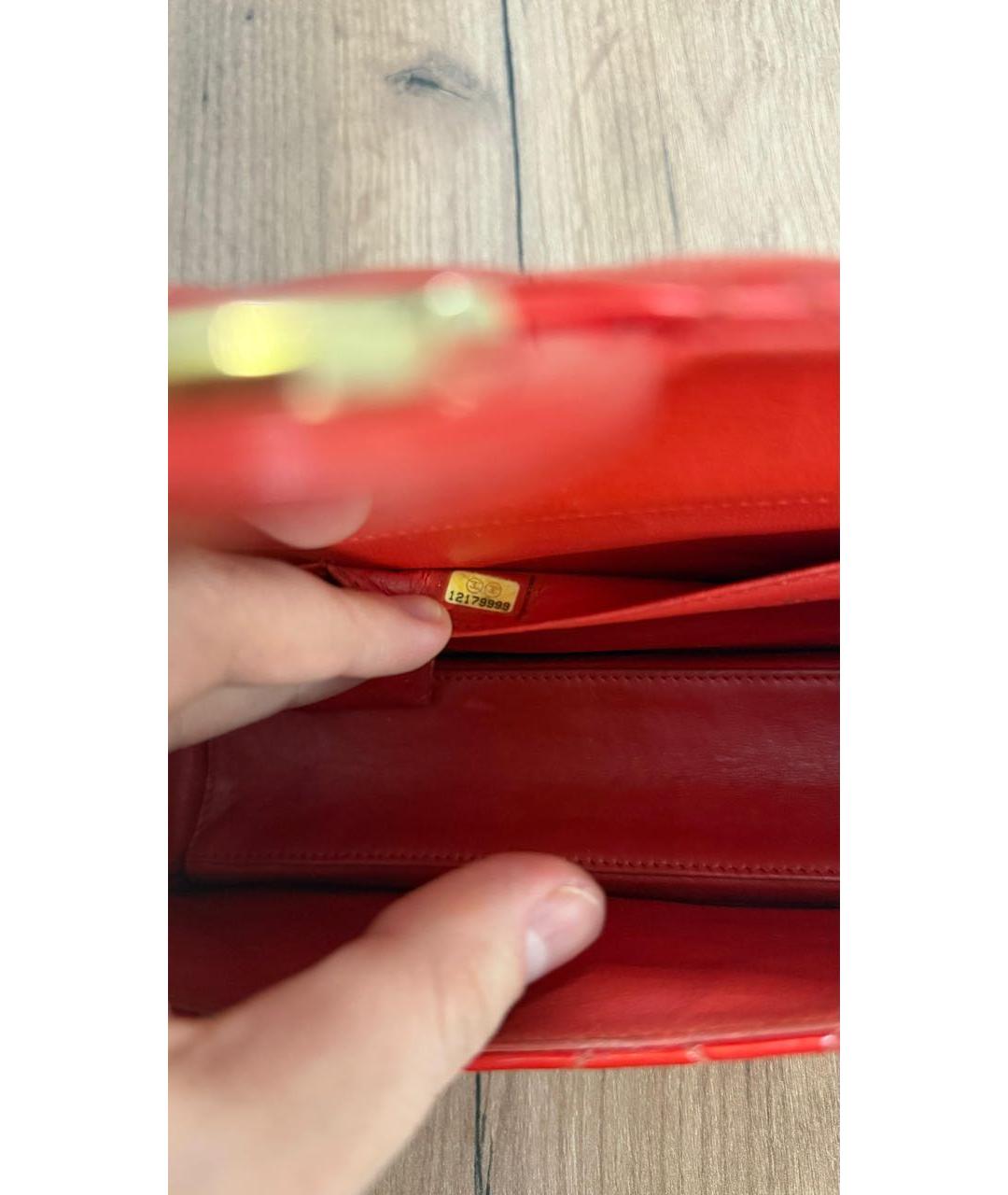 CHANEL Красная сумка через плечо из лакированной кожи, фото 8