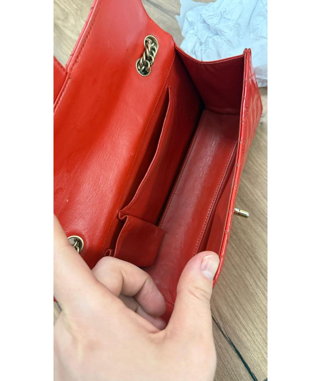 CHANEL Красная сумка через плечо из лакированной кожи, фото 5