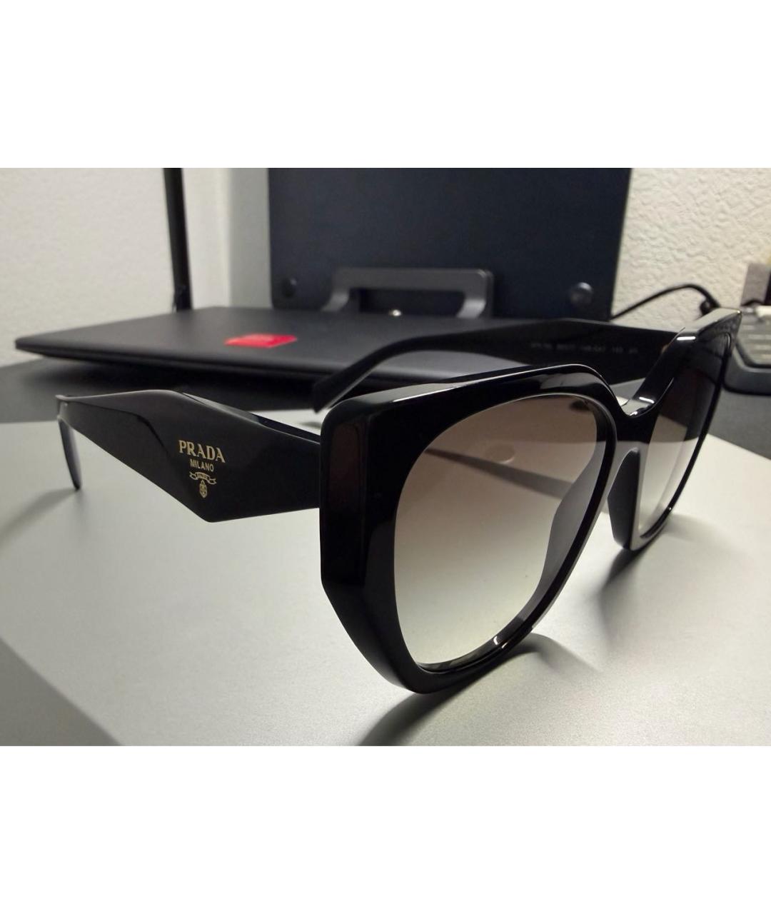 PRADA Черные пластиковые солнцезащитные очки, фото 2