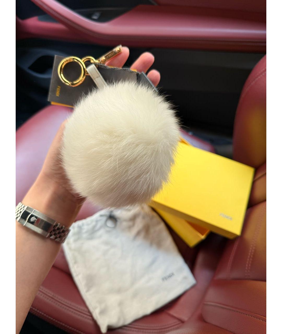 FENDI Белый брелок, фото 3