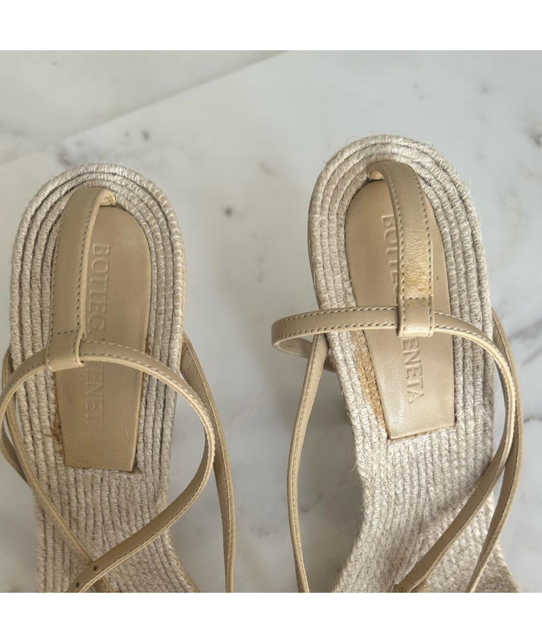 BOTTEGA VENETA Бежевые кожаные босоножки, фото 6