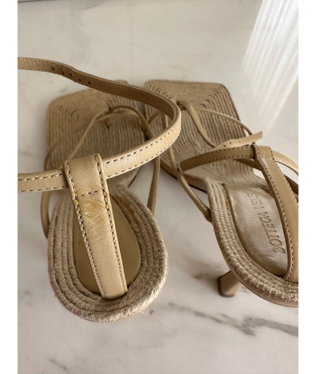 BOTTEGA VENETA Бежевые кожаные босоножки, фото 5