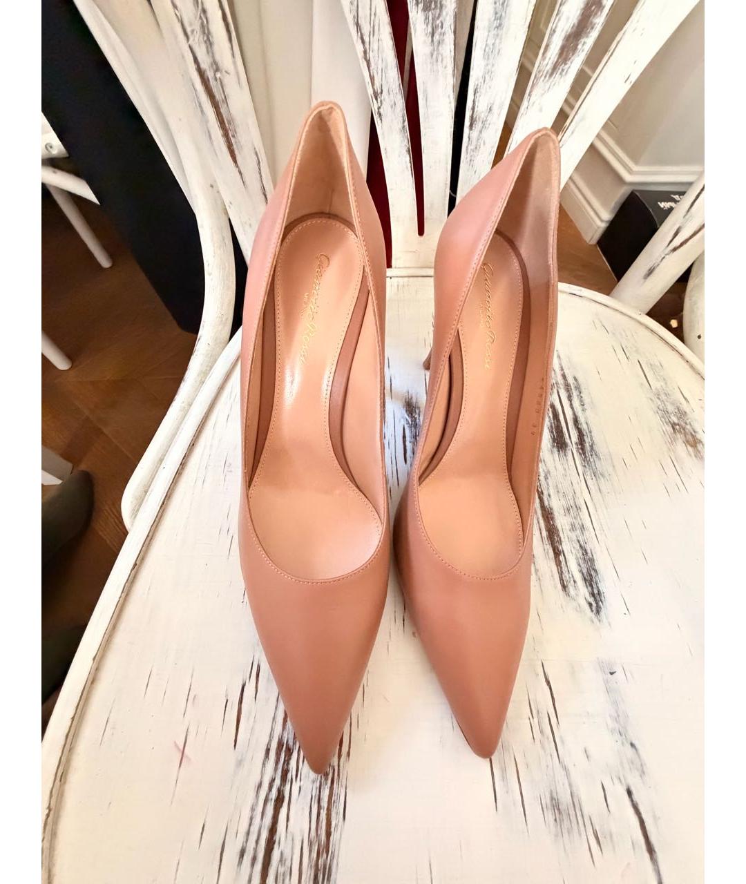 GIANVITO ROSSI Бежевые кожаные туфли, фото 2