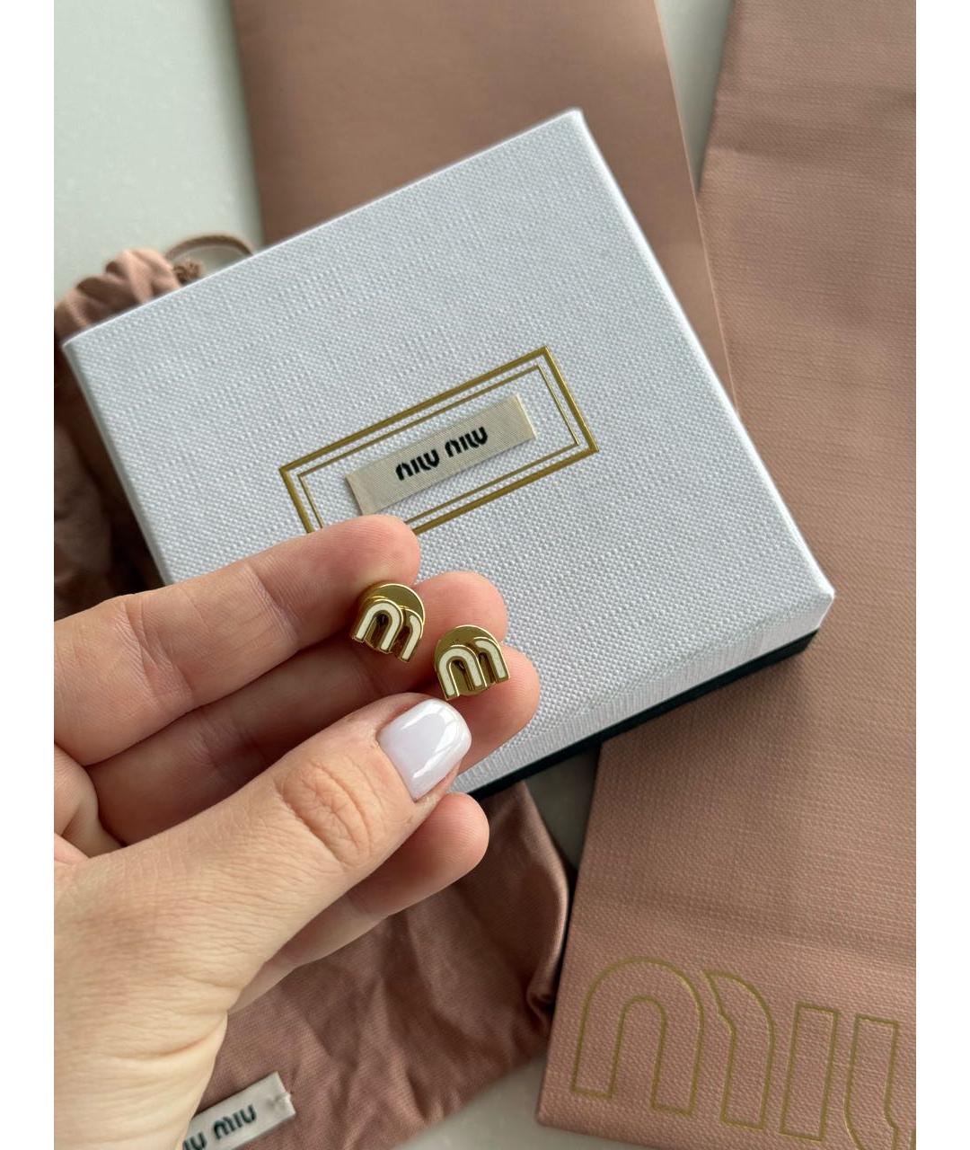 MIU MIU Белые металлические серьги, фото 7