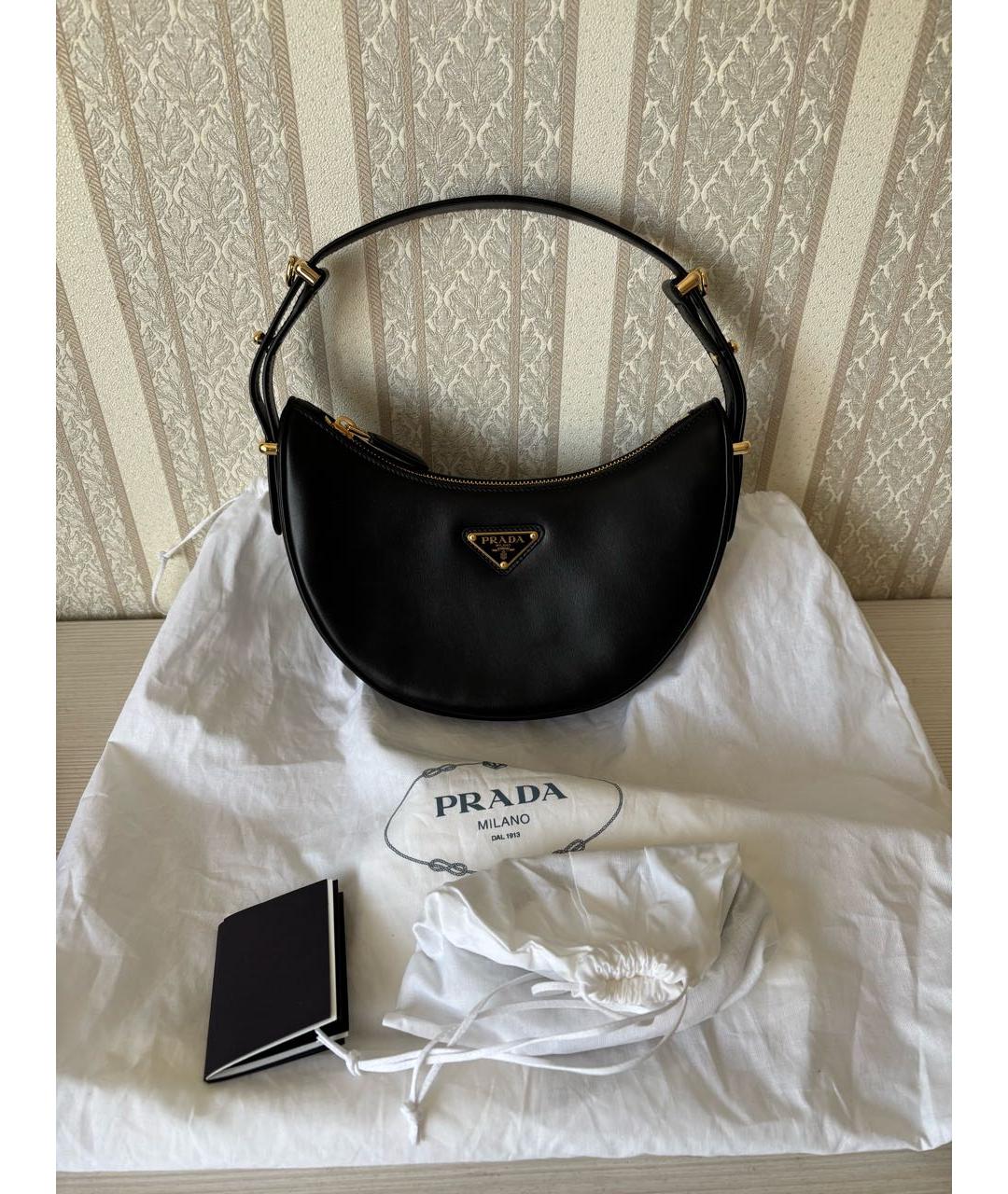 PRADA Черная кожаная сумка с короткими ручками, фото 2
