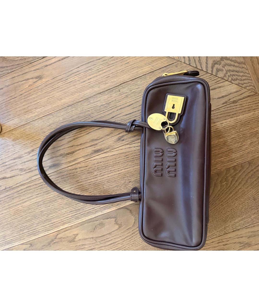 MIU MIU Коричневая кожаная сумка с короткими ручками, фото 2