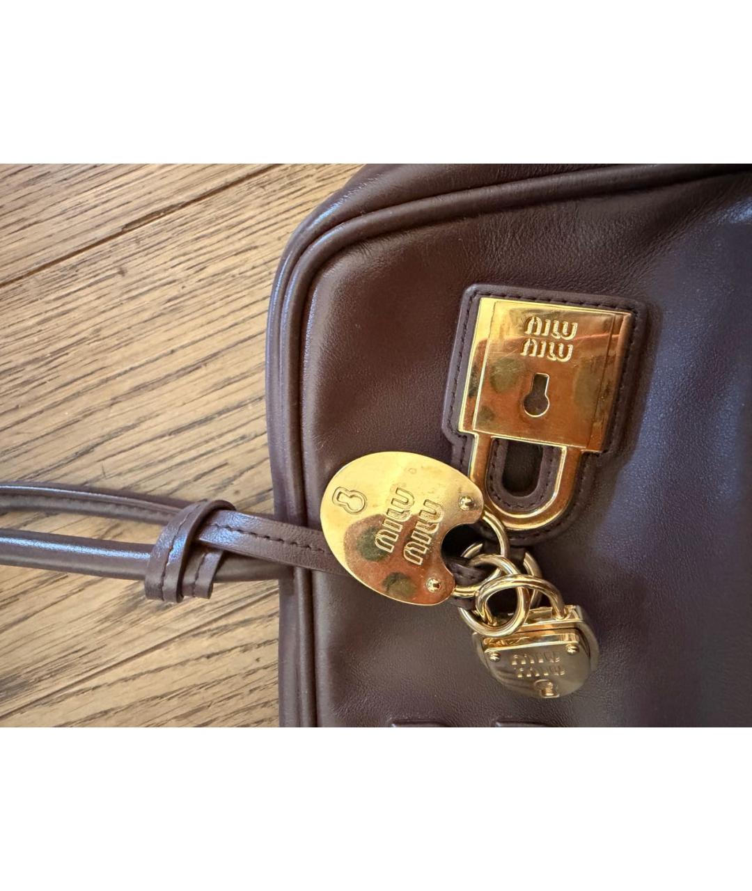 MIU MIU Коричневая кожаная сумка с короткими ручками, фото 6