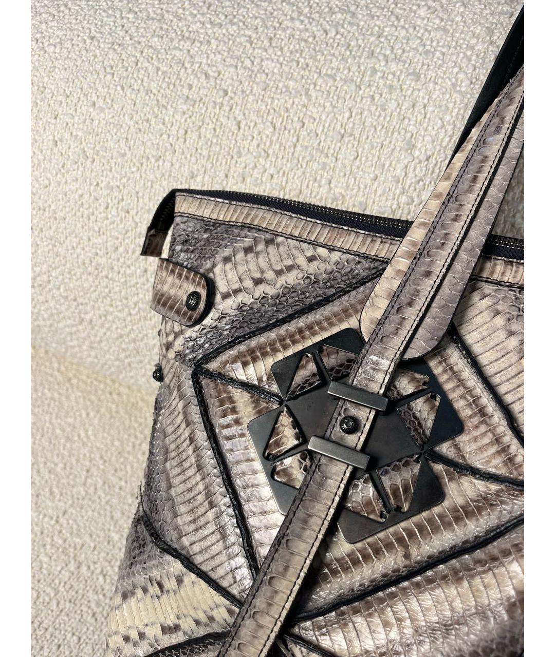 FERRAGAMO Бежевая сумка тоут из экзотической кожи, фото 8