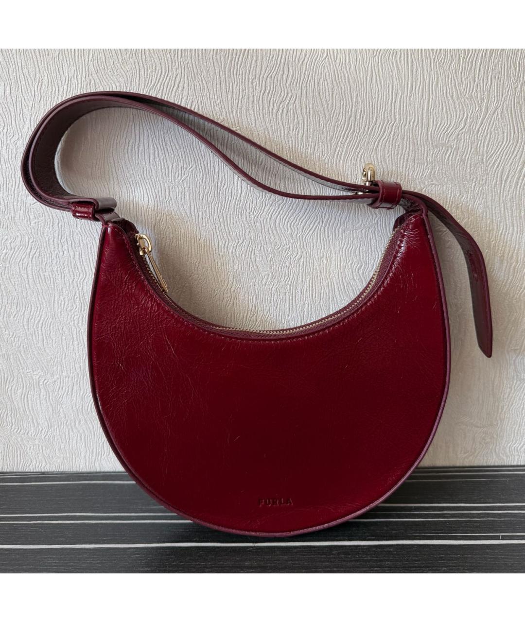 FURLA Бордовая сумка с короткими ручками из лакированной кожи, фото 6