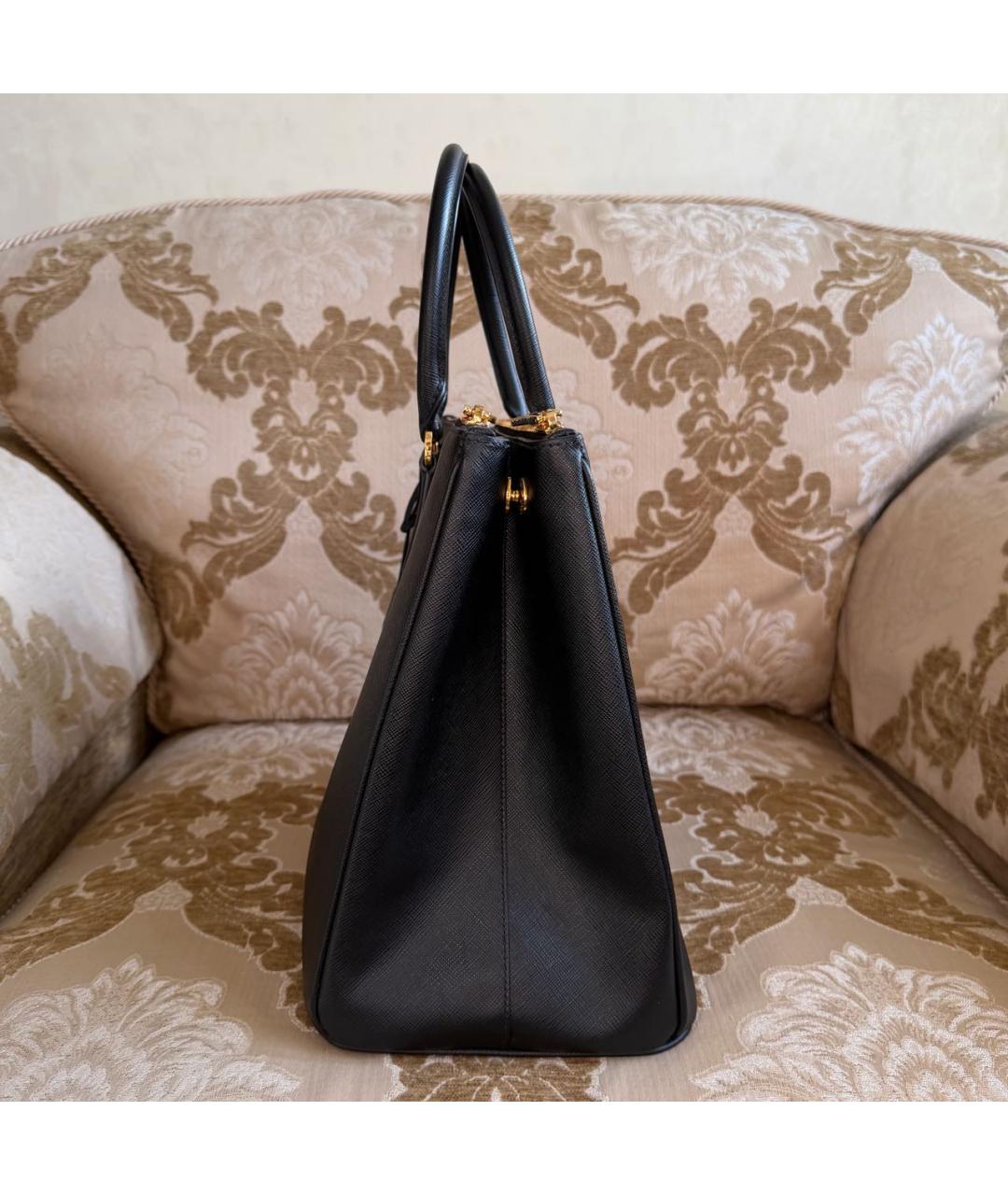 PRADA Черная кожаная сумка с короткими ручками, фото 4