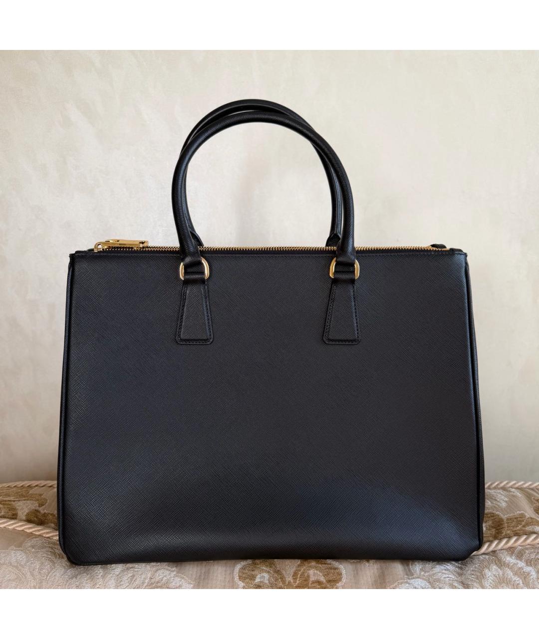 PRADA Черная кожаная сумка с короткими ручками, фото 3