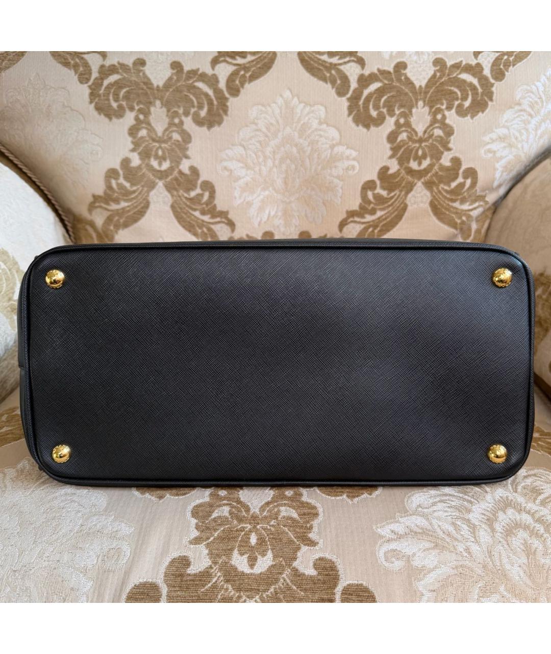 PRADA Черная кожаная сумка с короткими ручками, фото 5