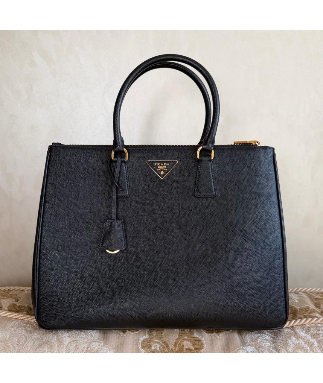 PRADA Черная кожаная сумка с короткими ручками, фото 2