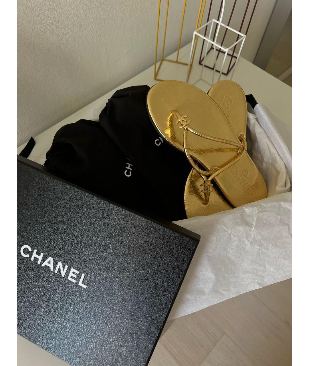 CHANEL Золотые кожаные босоножки, фото 5