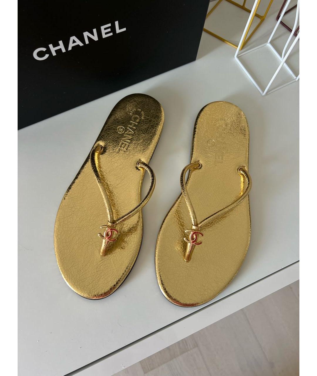 CHANEL Золотые кожаные босоножки, фото 6