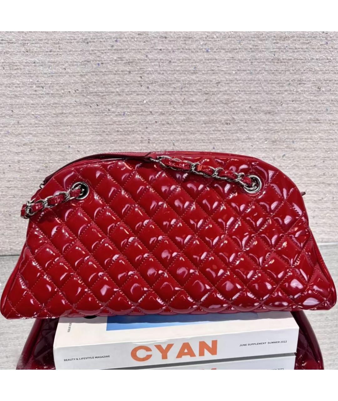 CHANEL Красная сумка через плечо из лакированной кожи, фото 2