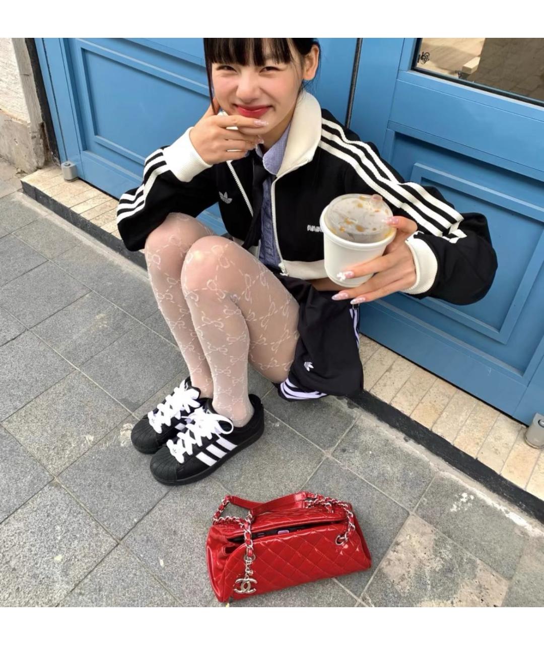 CHANEL Красная сумка через плечо из лакированной кожи, фото 6