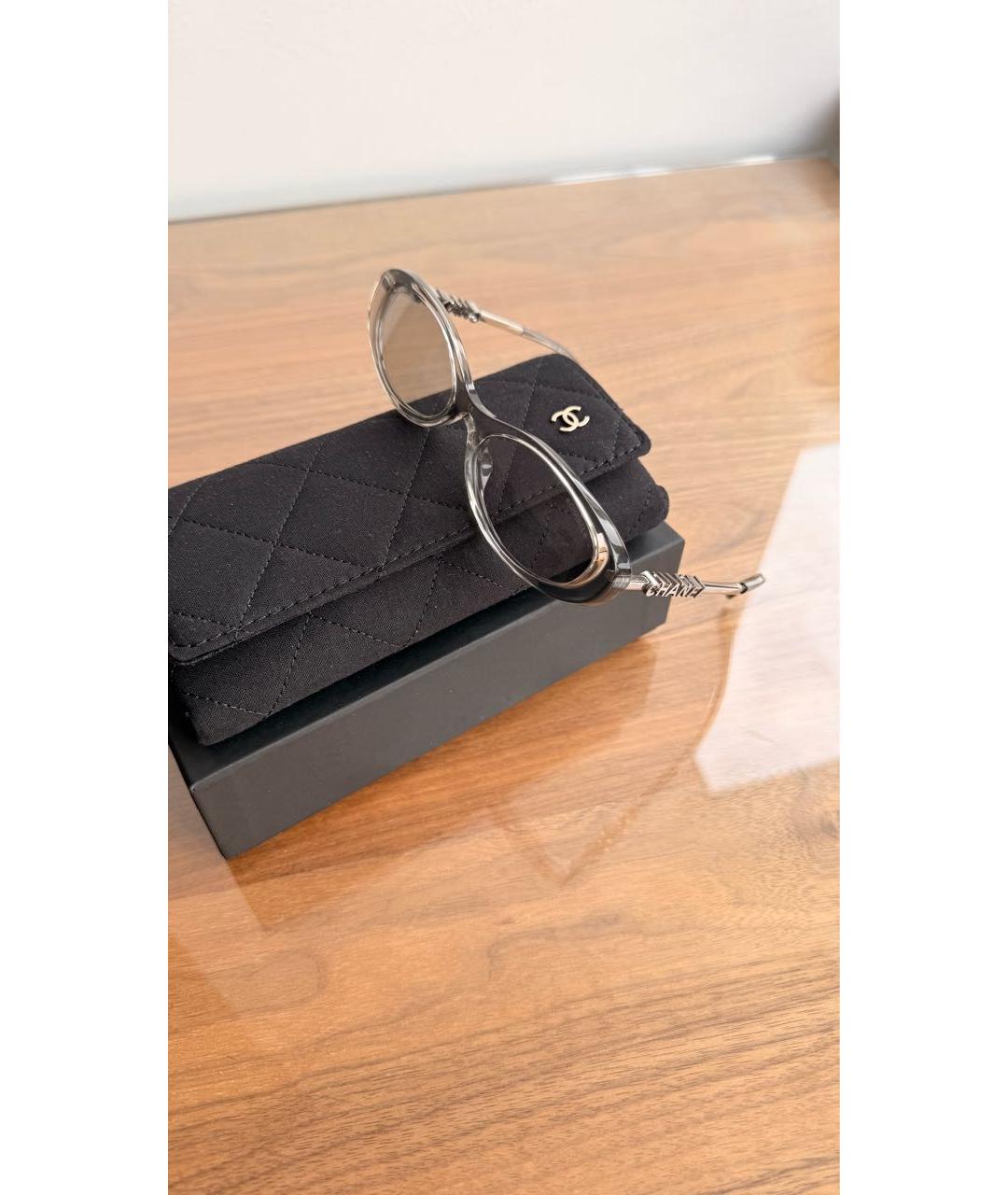 CHANEL Серые пластиковые солнцезащитные очки, фото 5