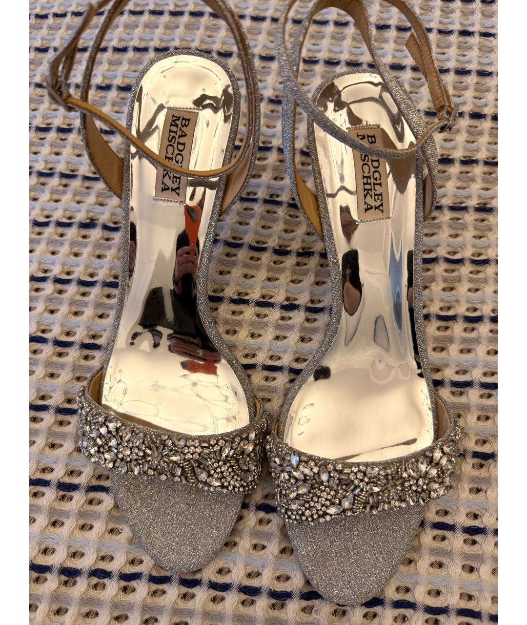 BADGLEY MISCHKA Серебряные кожаные босоножки, фото 2