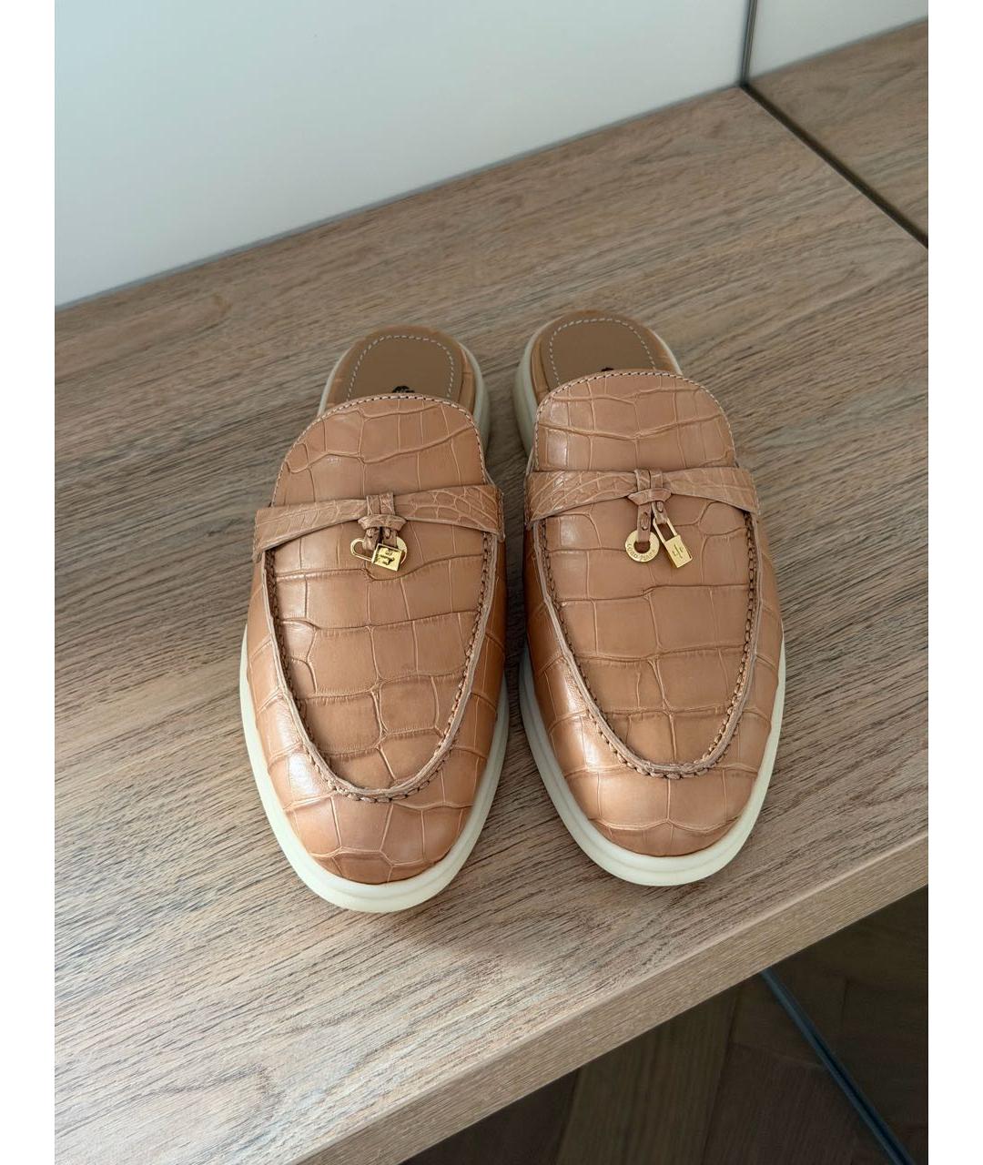 LORO PIANA Бежевые мюли из экзотической кожи, фото 2