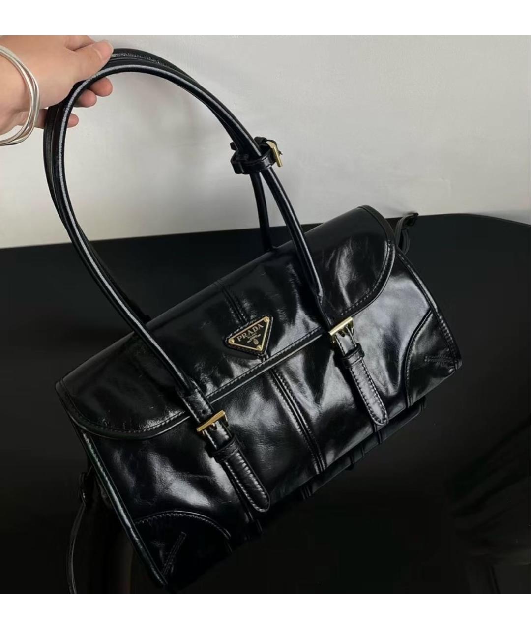 PRADA Черная сумка через плечо из лакированной кожи, фото 5