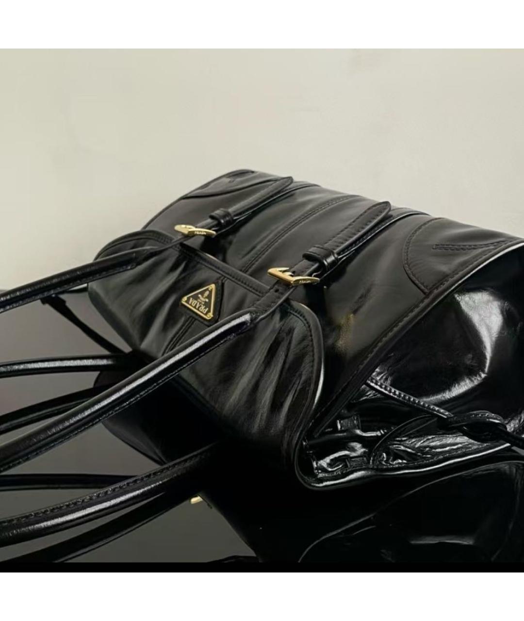 PRADA Черная сумка через плечо из лакированной кожи, фото 6