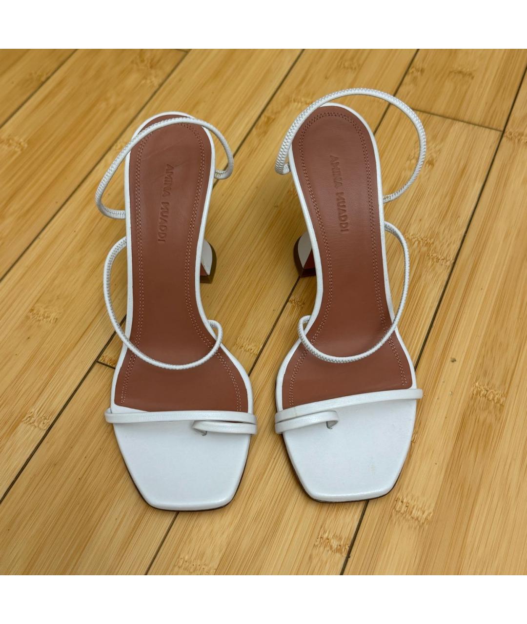 Amina Muaddi Белые кожаные босоножки, фото 2
