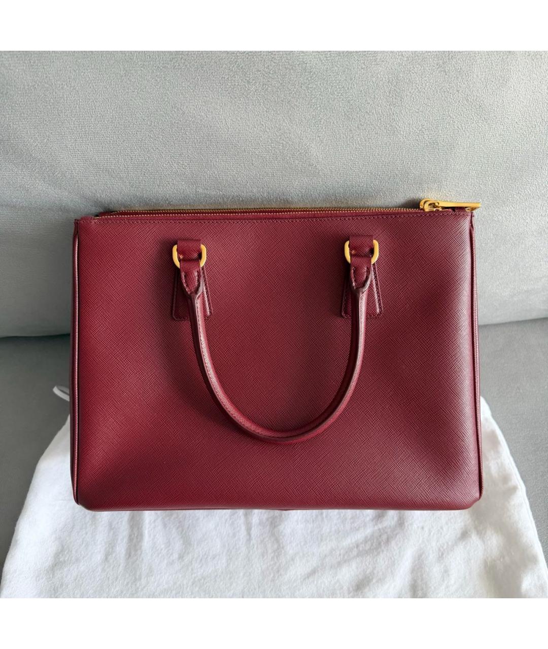 PRADA Бордовая кожаная сумка с короткими ручками, фото 3