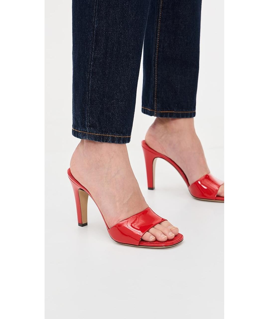 FERRAGAMO Красные кожаные мюли, фото 2