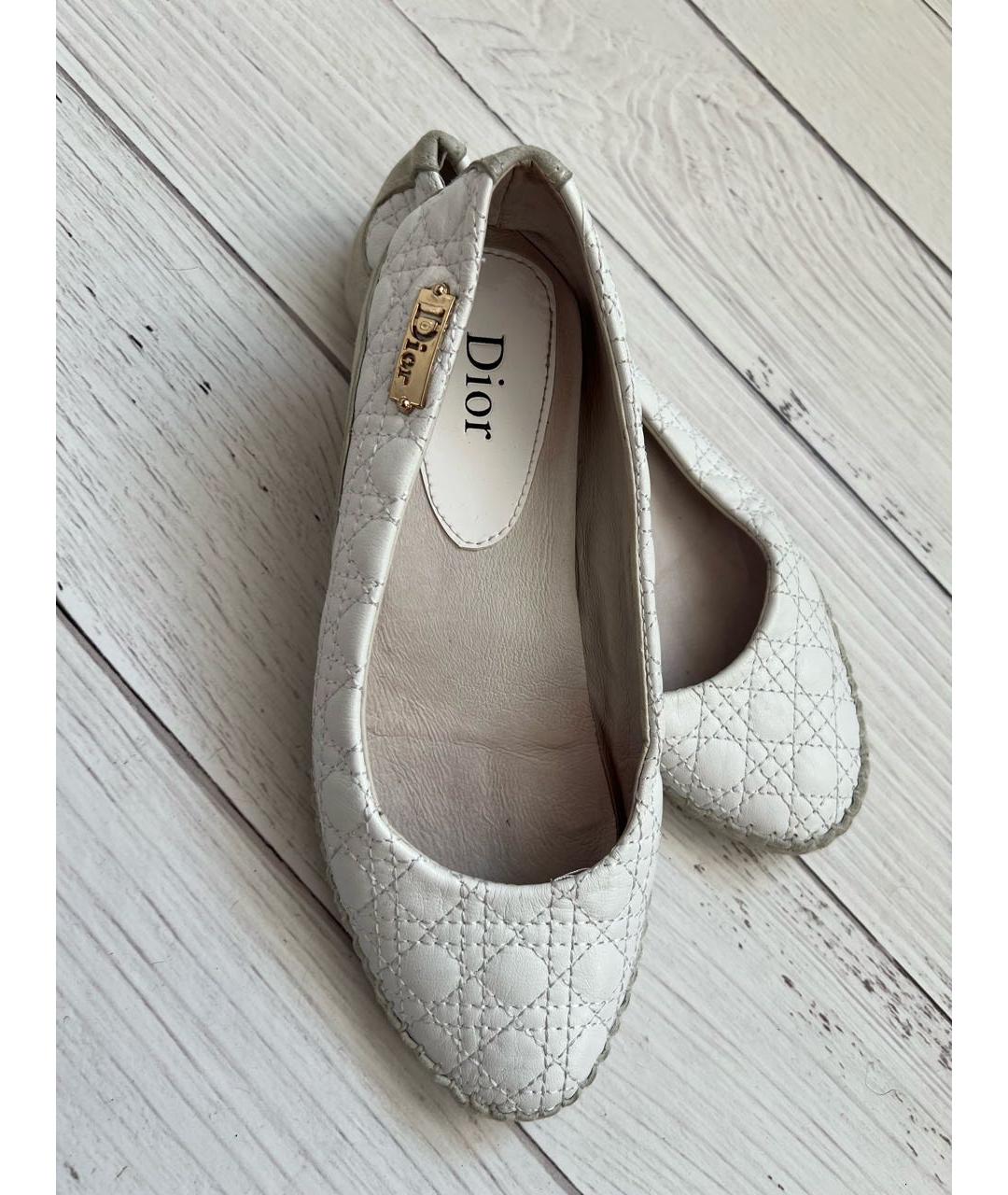 CHRISTIAN DIOR Белые кожаные балетки, фото 6