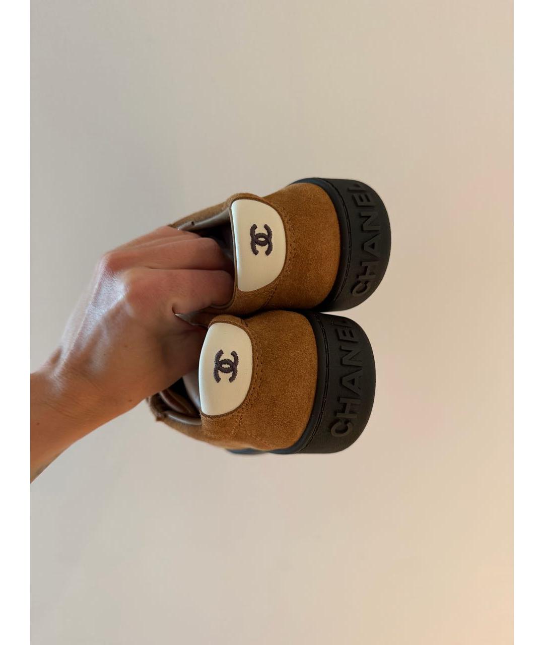 CHANEL Коричневые замшевые кеды, фото 3