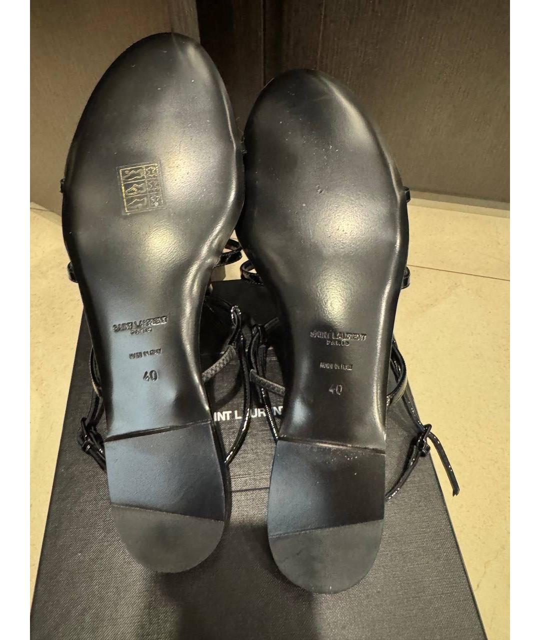 SAINT LAURENT Черные сандалии из лакированной кожи, фото 5