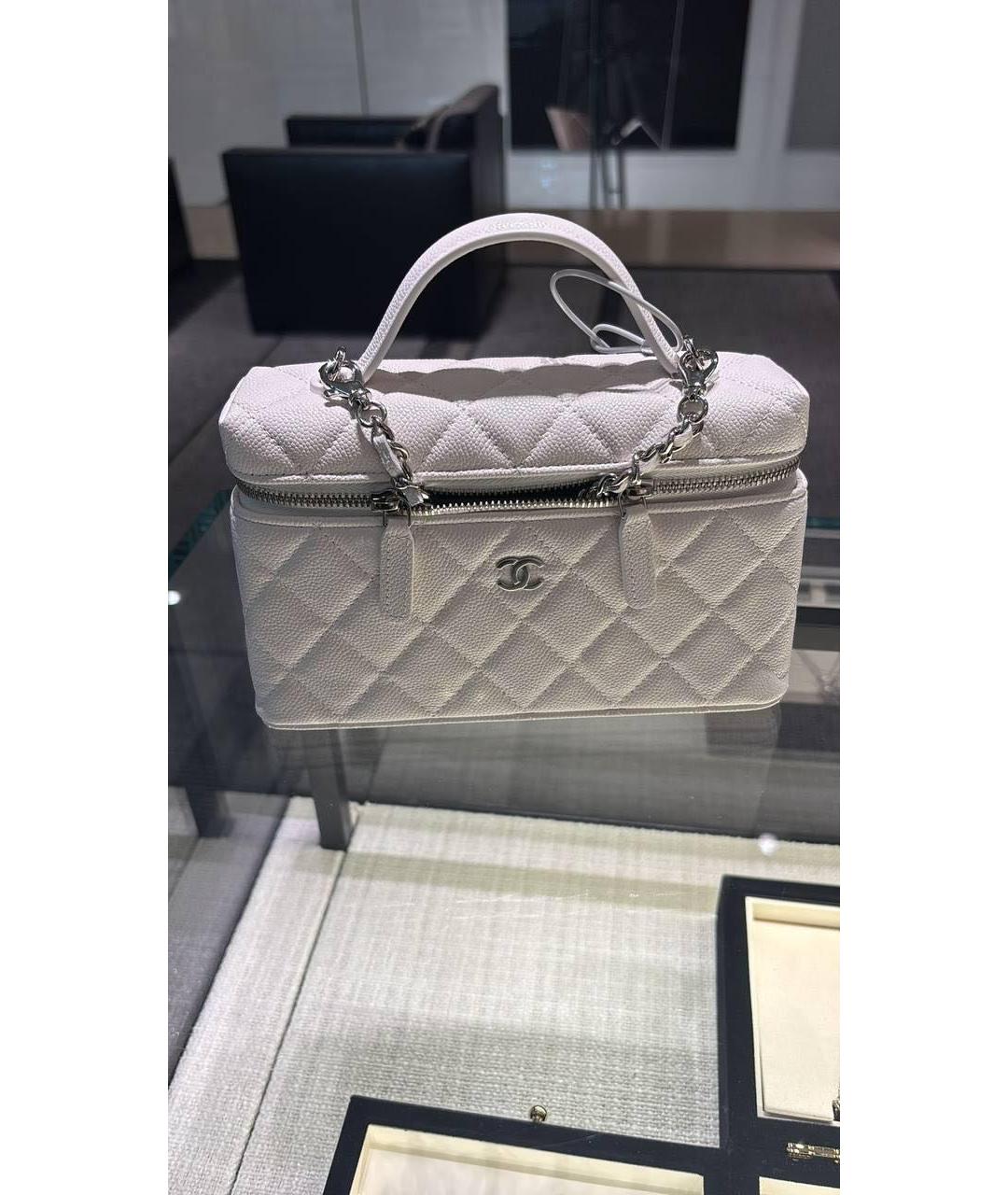 CHANEL Белая кожаная сумка с короткими ручками, фото 2