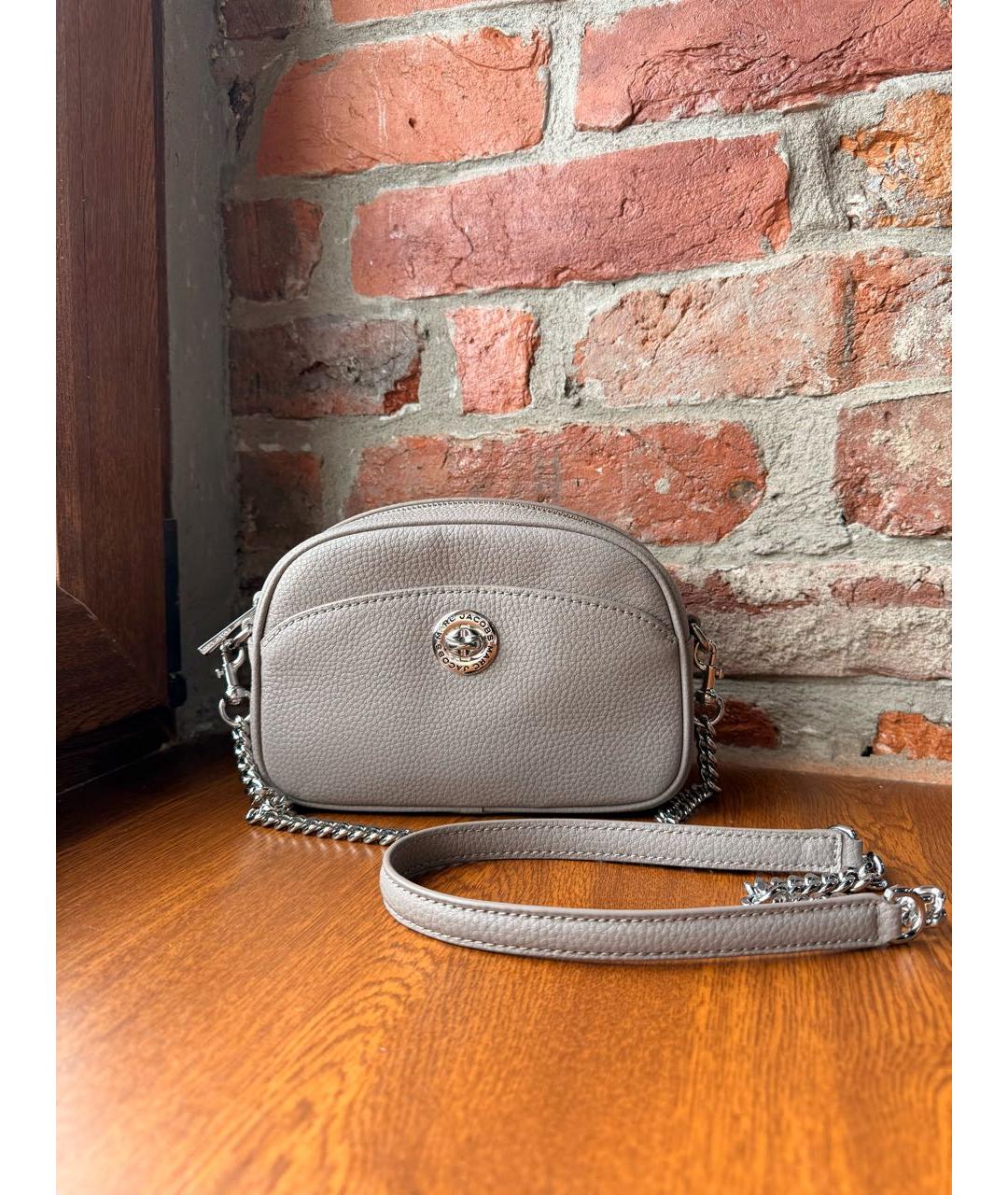 MARC JACOBS Серая кожаная сумка через плечо, фото 2