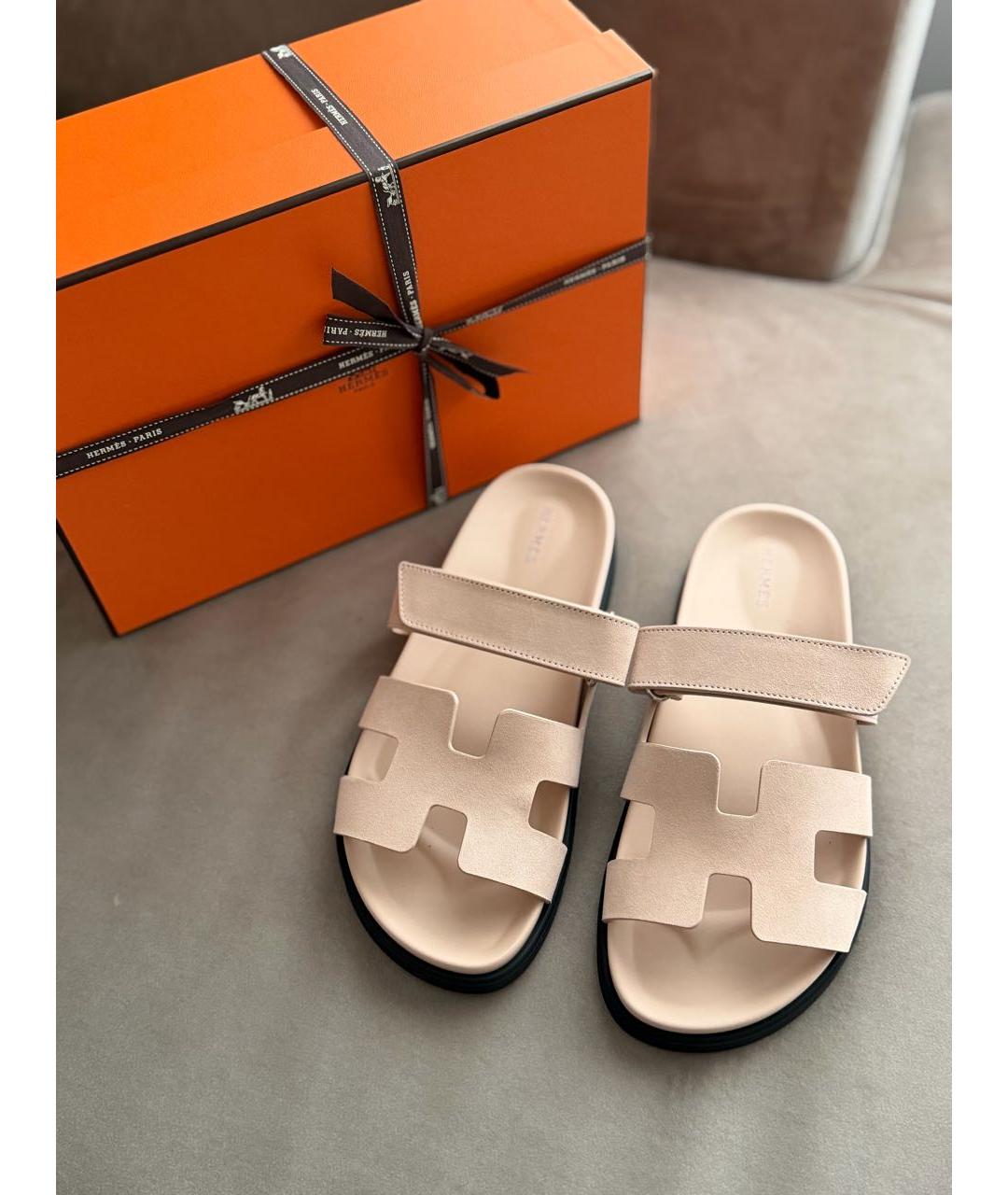 HERMES Бежевые замшевые сандалии, фото 3