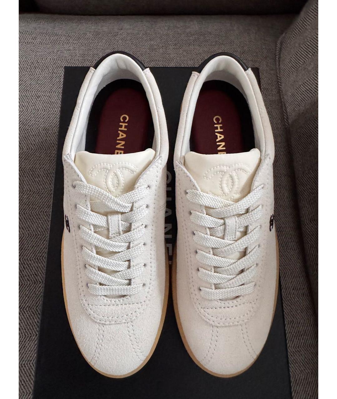 CHANEL Белые замшевые кеды, фото 2