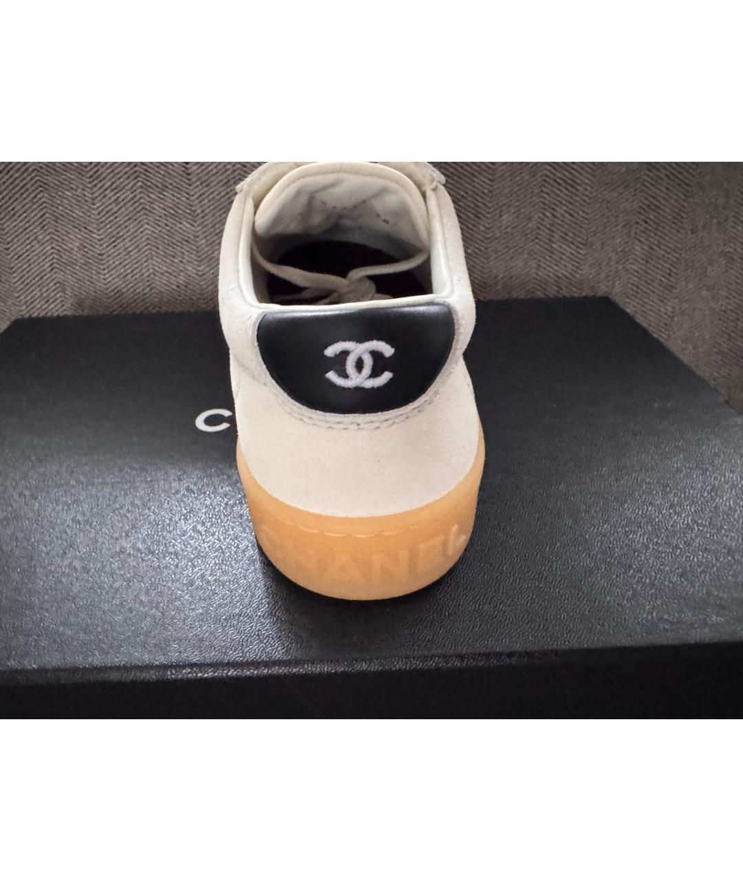 CHANEL Белые замшевые кеды, фото 4
