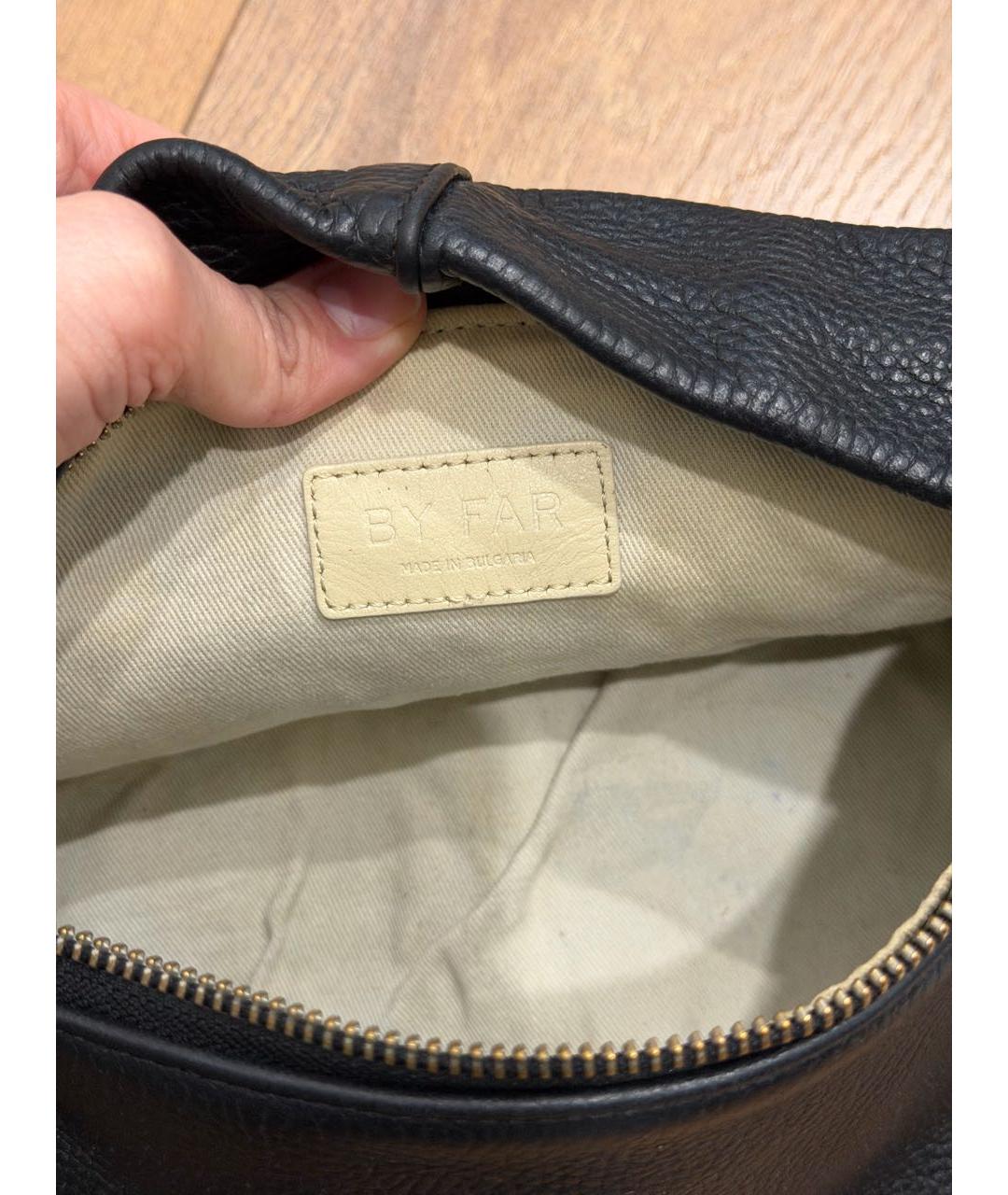 BY FAR Черная кожаная сумка с короткими ручками, фото 5