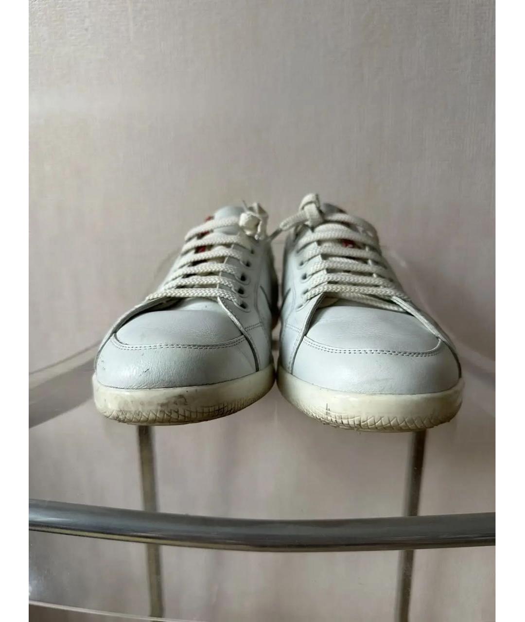 PRADA Белые кожаные низкие кроссовки / кеды, фото 2